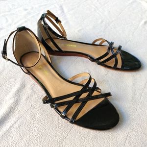Pour La Victoire Patent Leather Black Strappy Flat Sandals Size 10